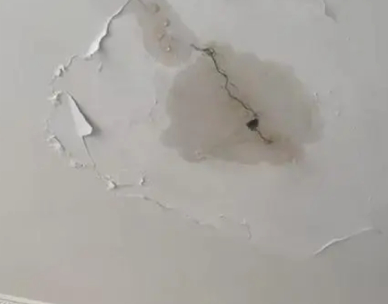 富蕴阳台漏水维修公司分享下屋面防水工程质量问题原因分析